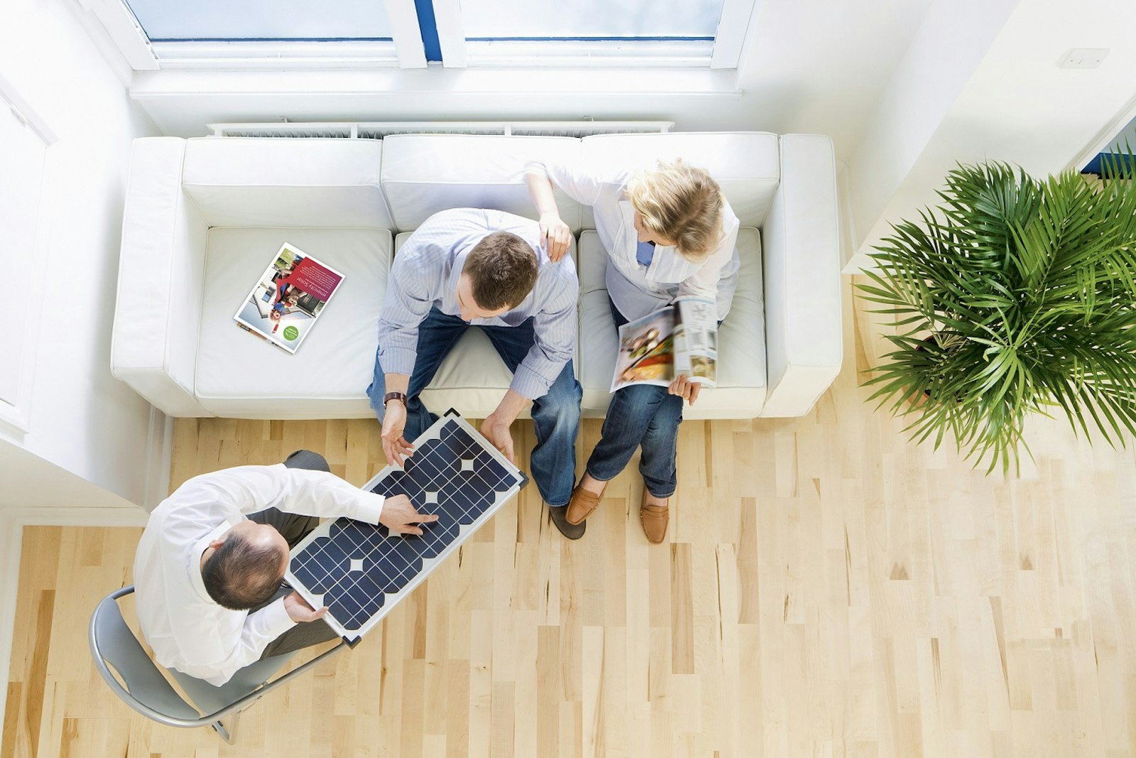 enercity-solar-beratung.jpg Mann und Frau lassen sich zum Thema enercity Solar beraten