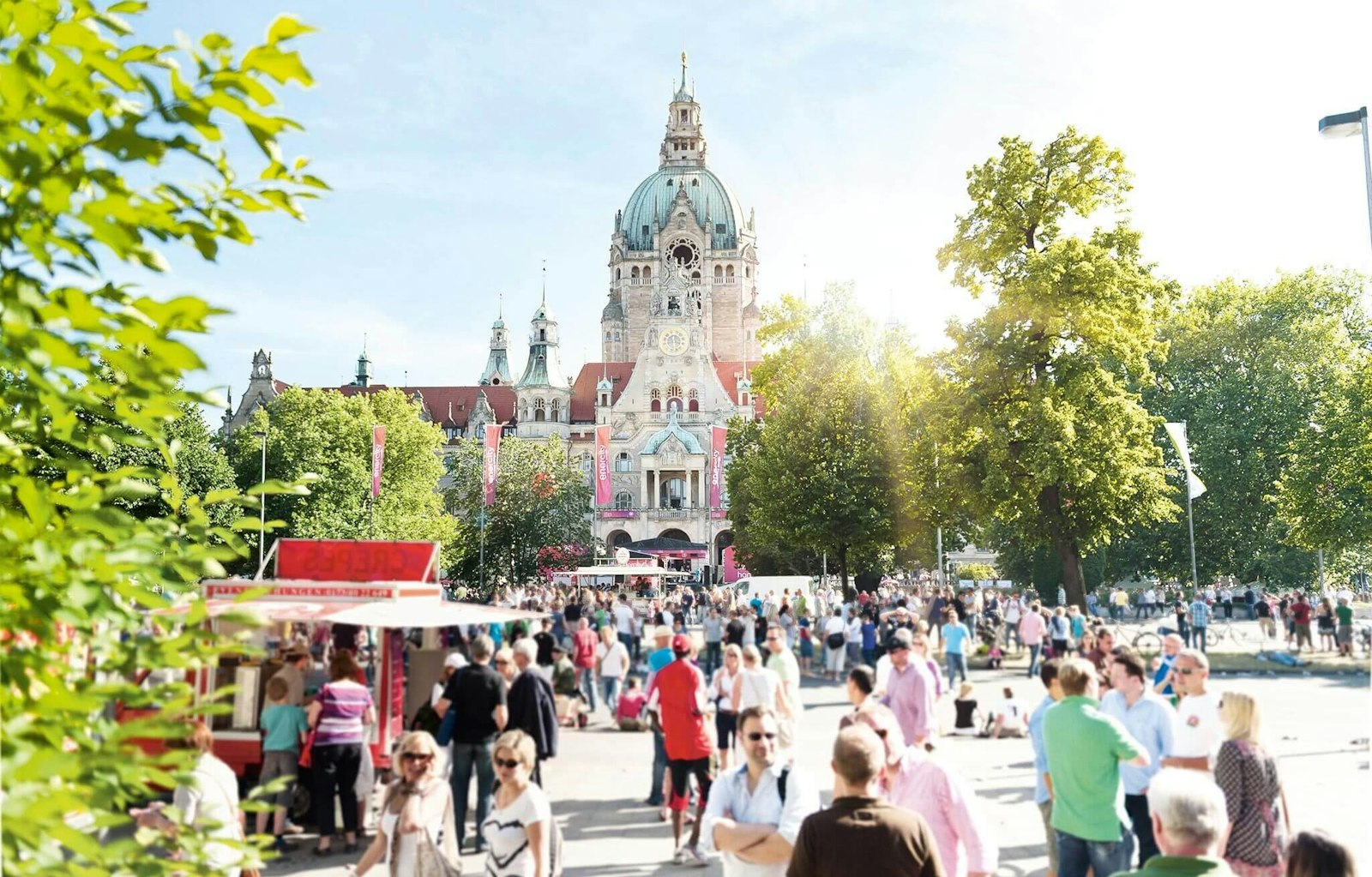 hannover-rathaus Das Rathaus Hannover bei Sonnenschein