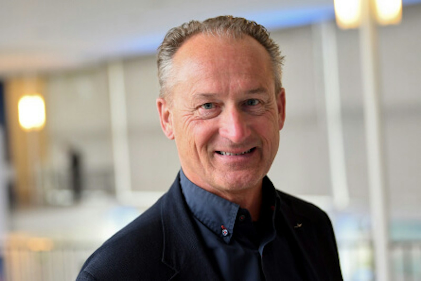 10-fakten-solarenergie-andre-borschberg.jpg Solarenergie-Fakten: Einsamer Rekord - Alleinflug im Solarflieger. Das Bild zeigt ein Portrait des Schweizers André Borschberger