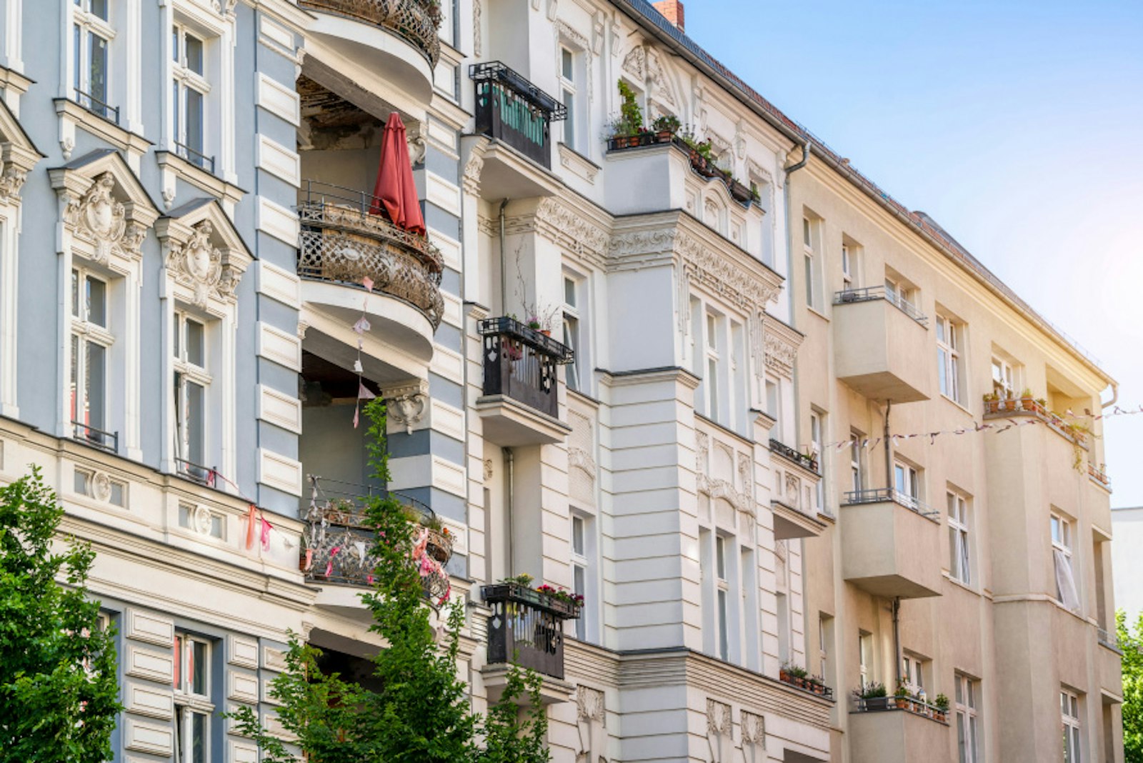 altbau-heizungstausch-im-altbau.jpg Außenansicht einer Altbauwohnung