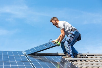 montage-1-eigene-solaranlage.jpg montage-1-eigene-solaranlage.jpg