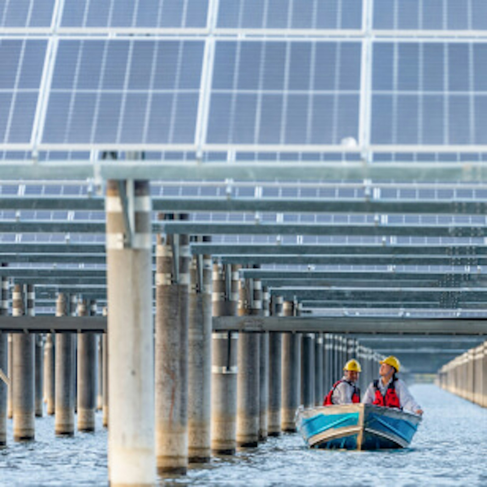 schwimmender-solarpark-superlative-der-erneuerbaren schwimmender-solarpark-superlative-der-erneuerbaren