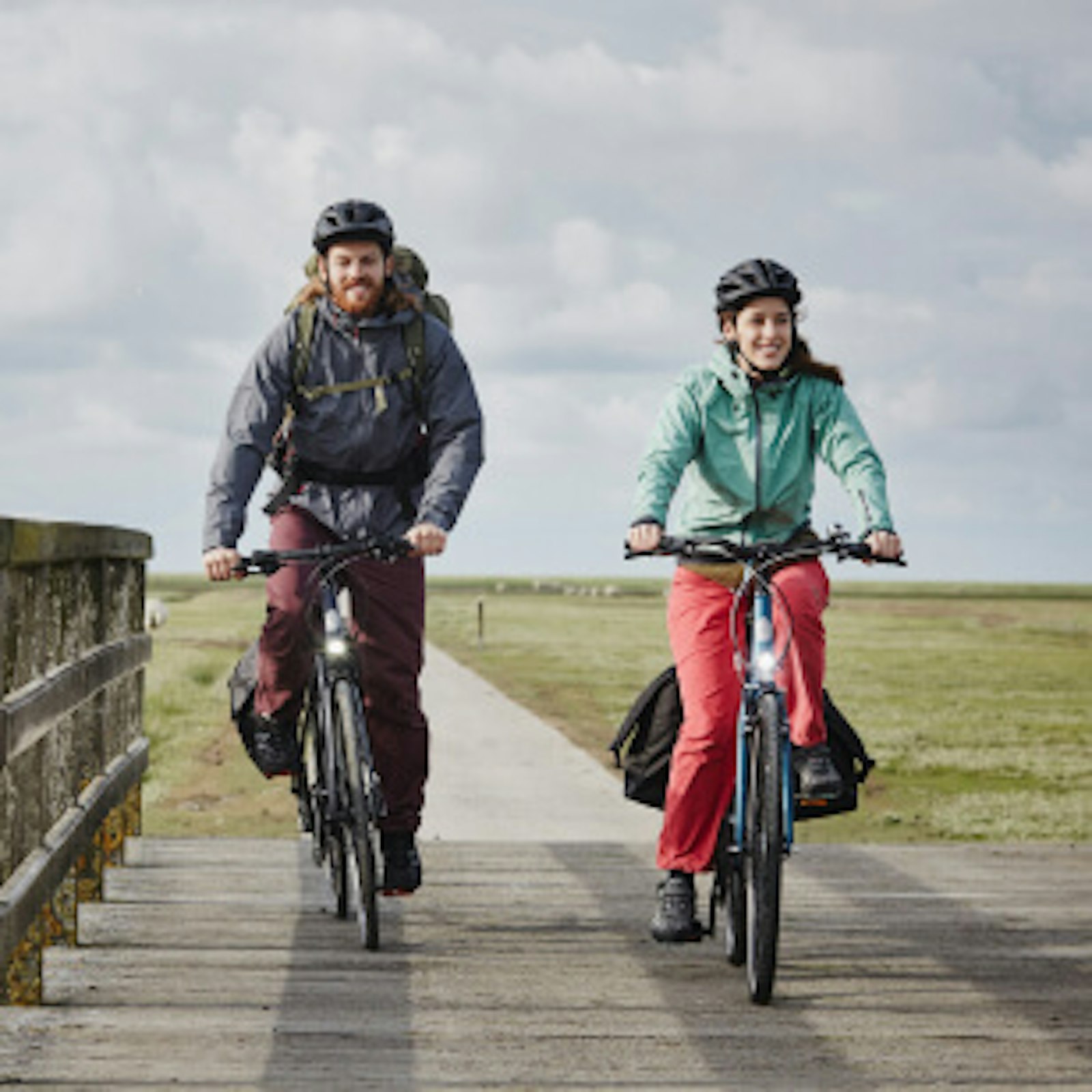 klimafreundliche-urlaubsformate-nachhaltig-urlaub-machen Zwei Fahrradfahrer